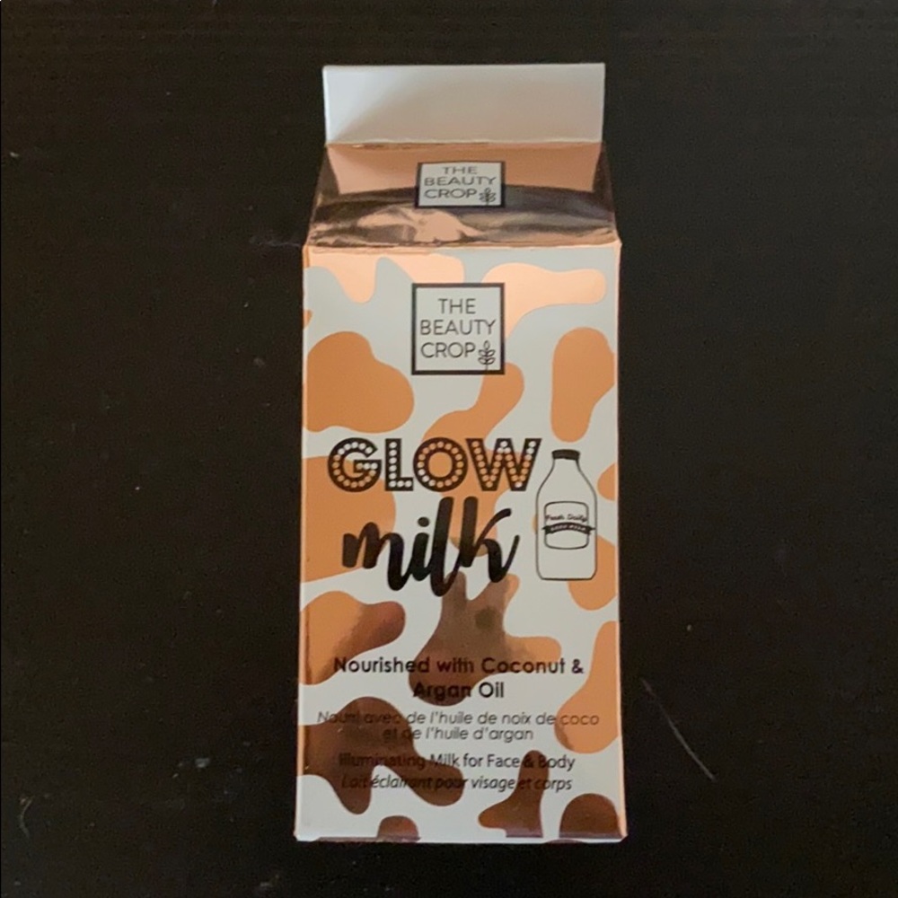 Illuminating milk for face and body